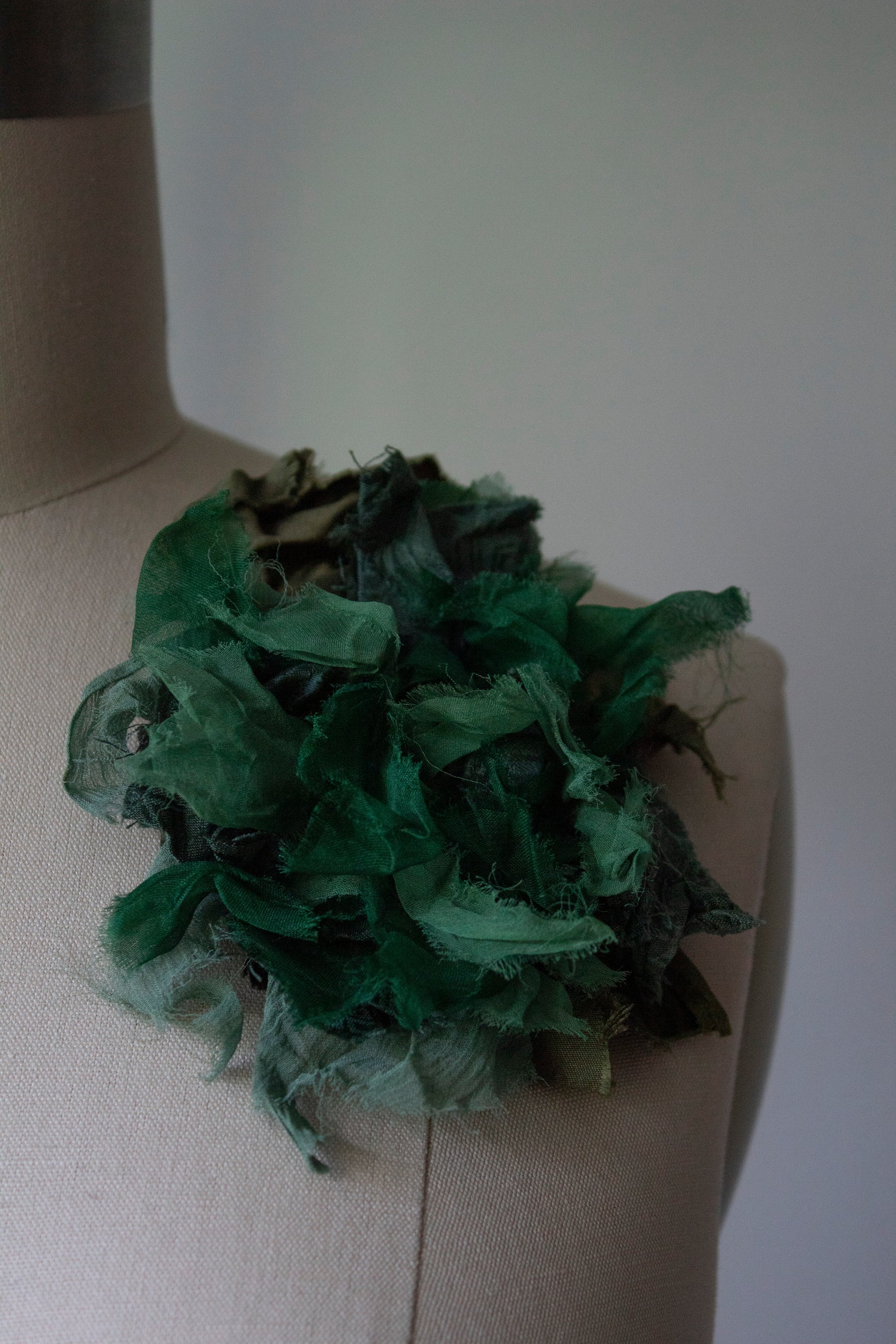 N° 51 crushed bloom brooch - matcha green - M