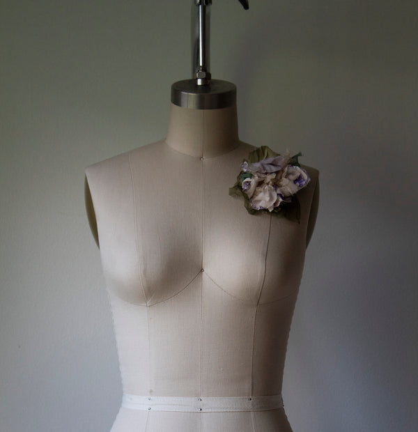N° 51 crushed bloom brooch - sakura lavender - M