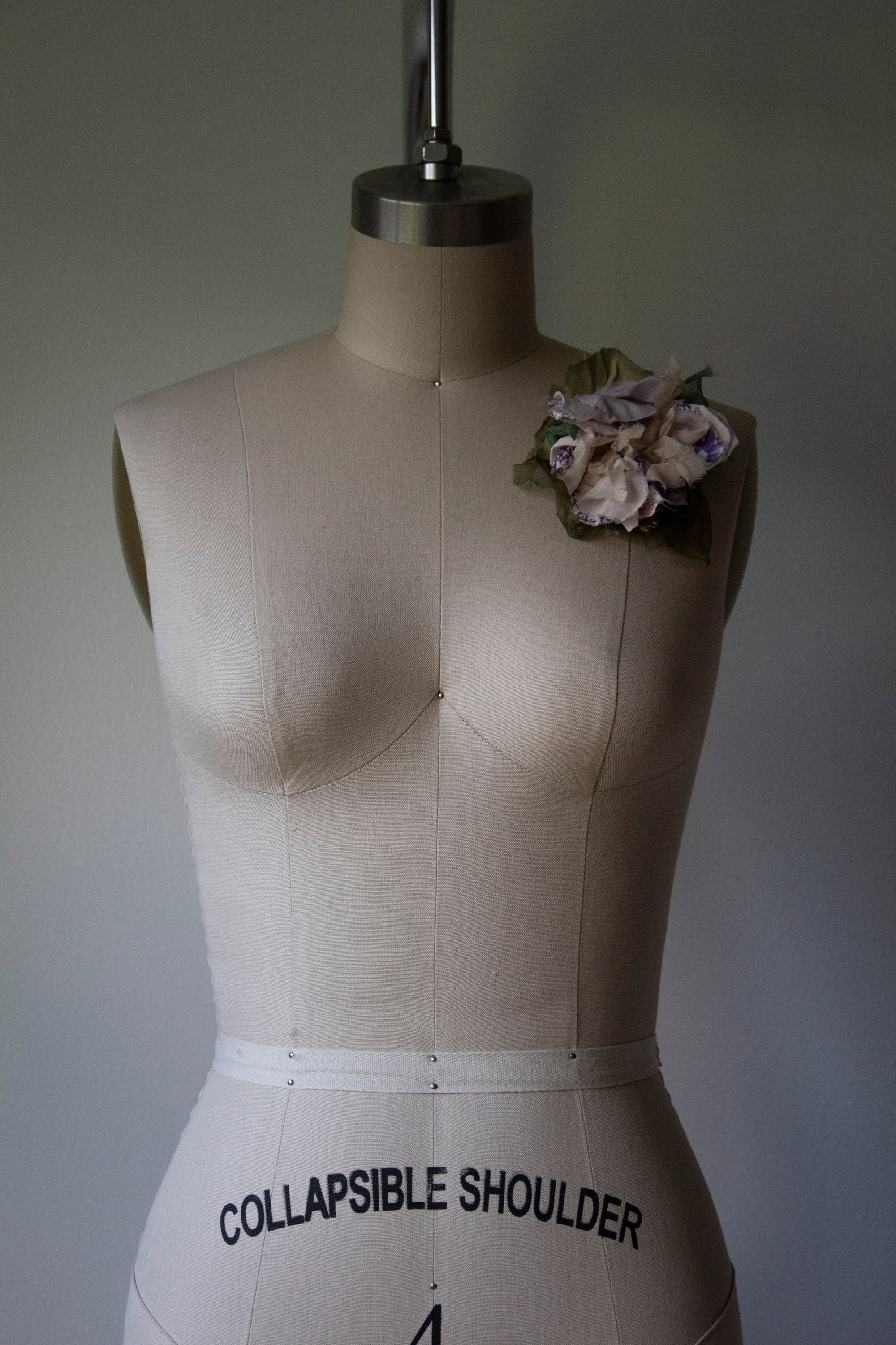 N° 51 crushed bloom brooch - sakura lavender - M
