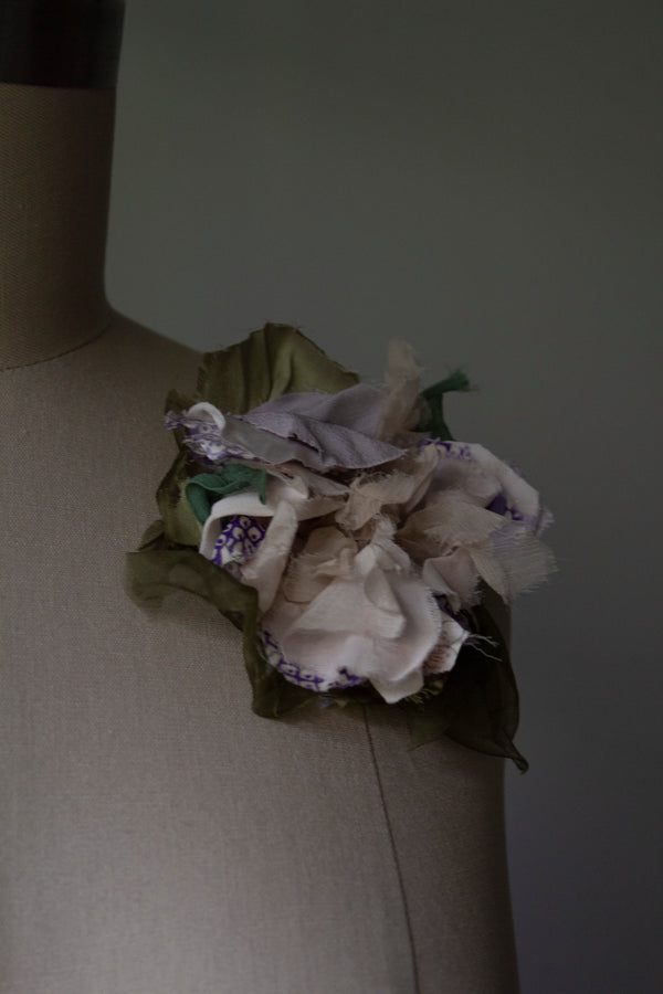 N° 51 crushed bloom brooch - sakura lavender - M