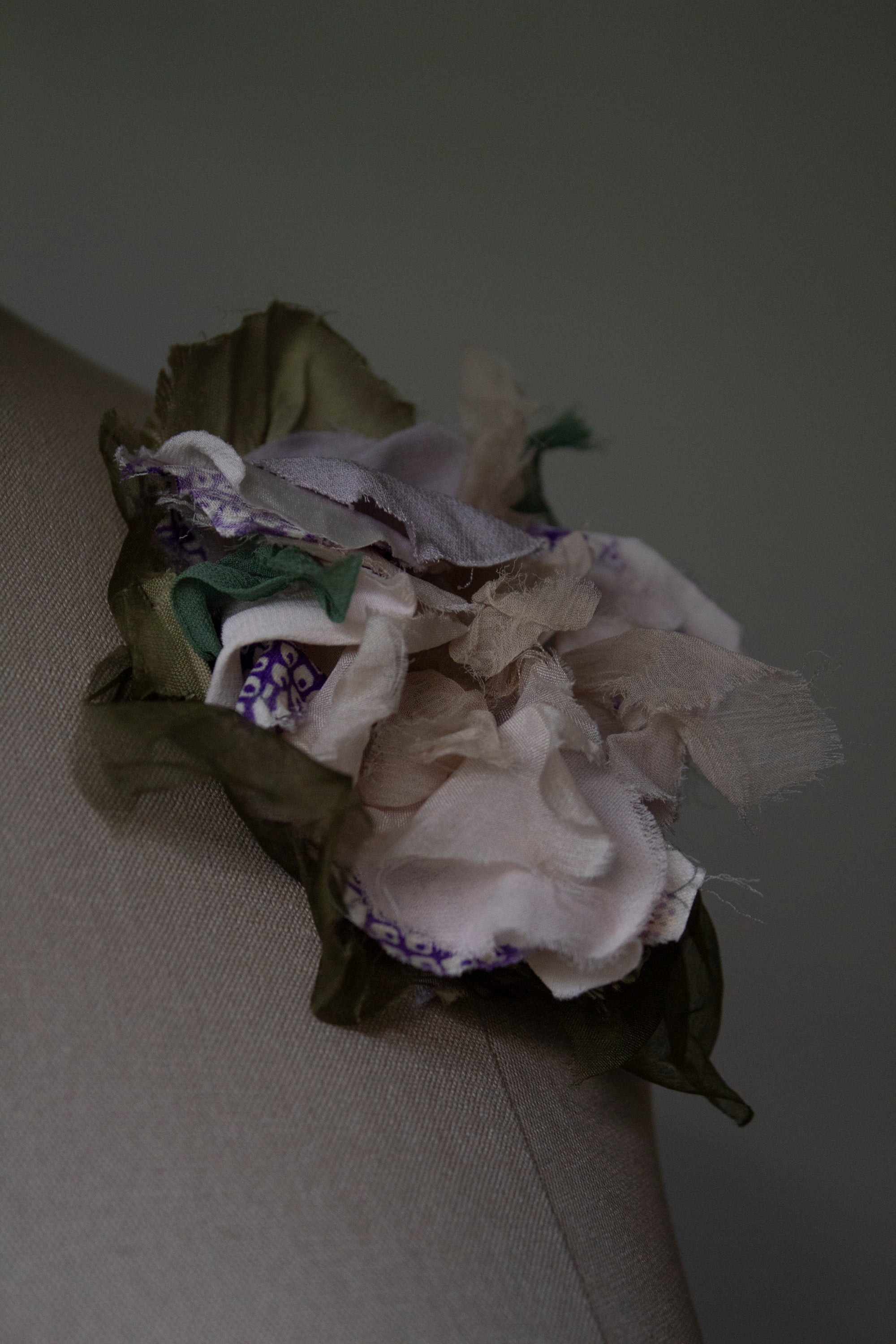 N° 51 crushed bloom brooch - sakura lavender - M