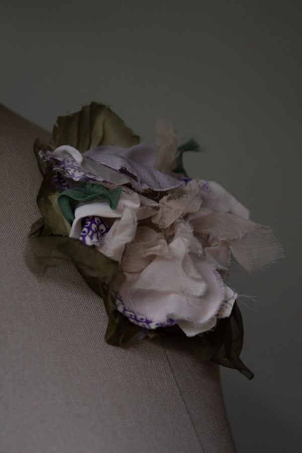 N° 51 crushed bloom brooch - sakura lavender - M