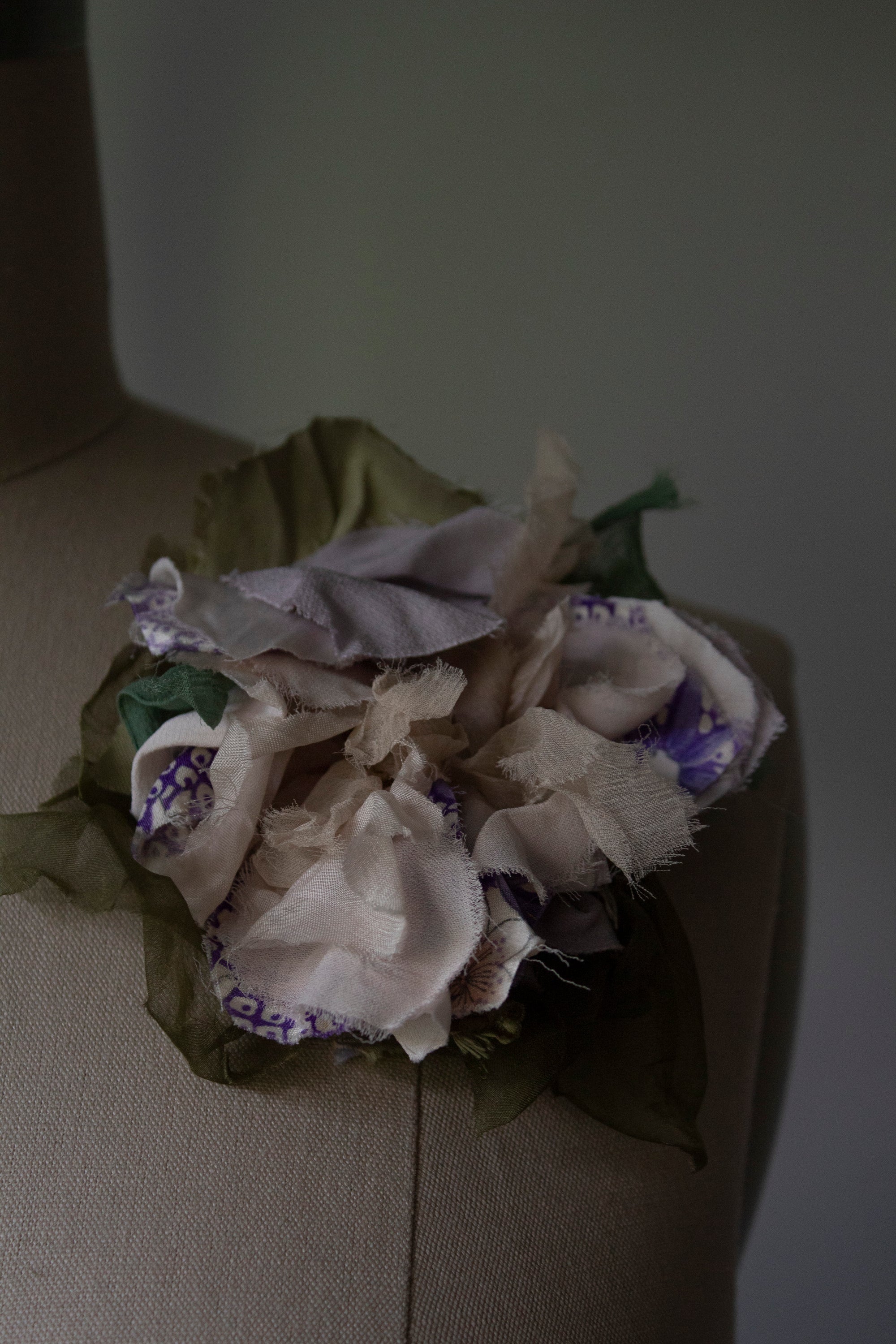 N° 51 crushed bloom brooch - sakura lavender - M