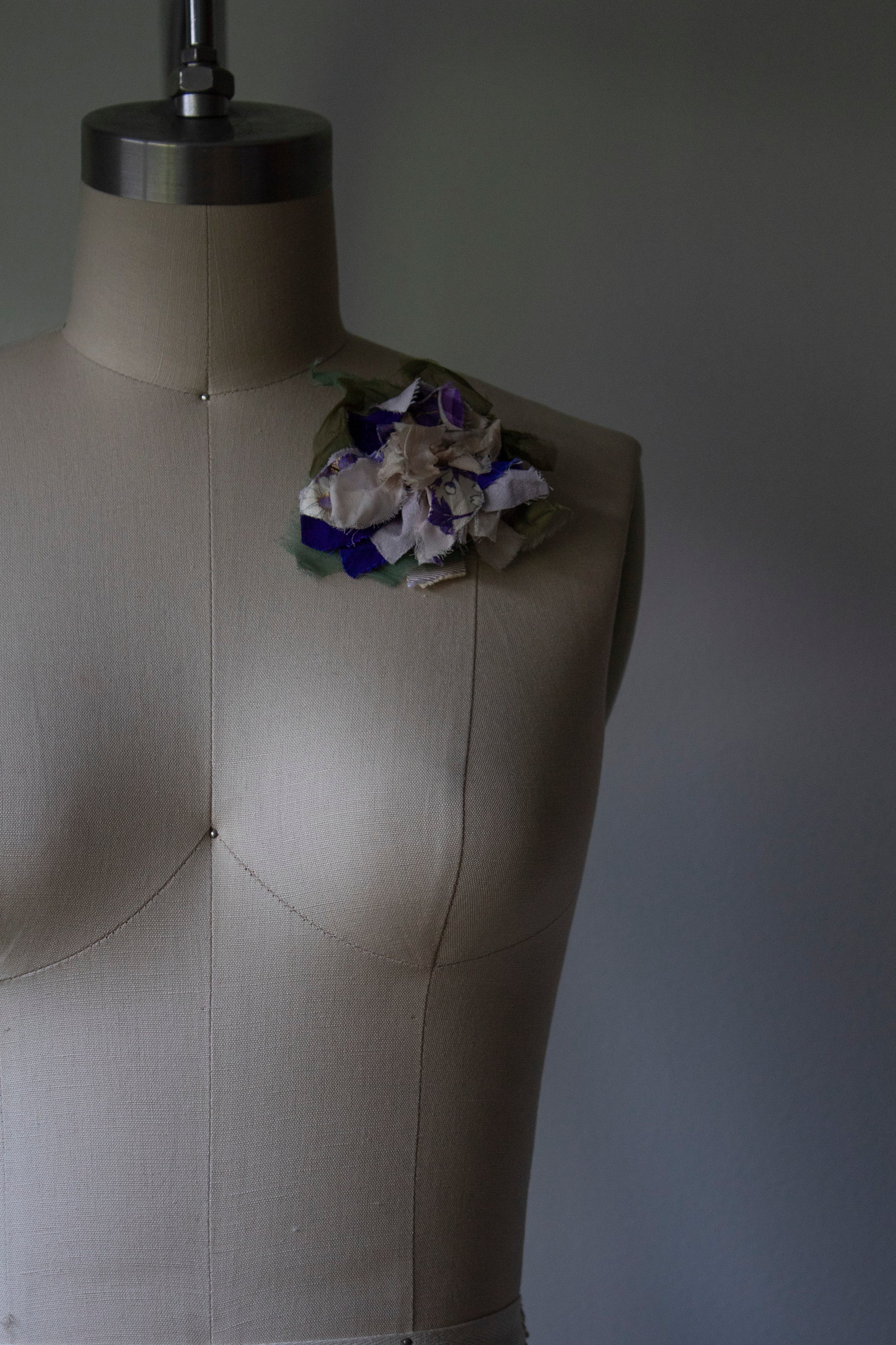 N° 51 crushed bloom brooch - sakura lavender - S
