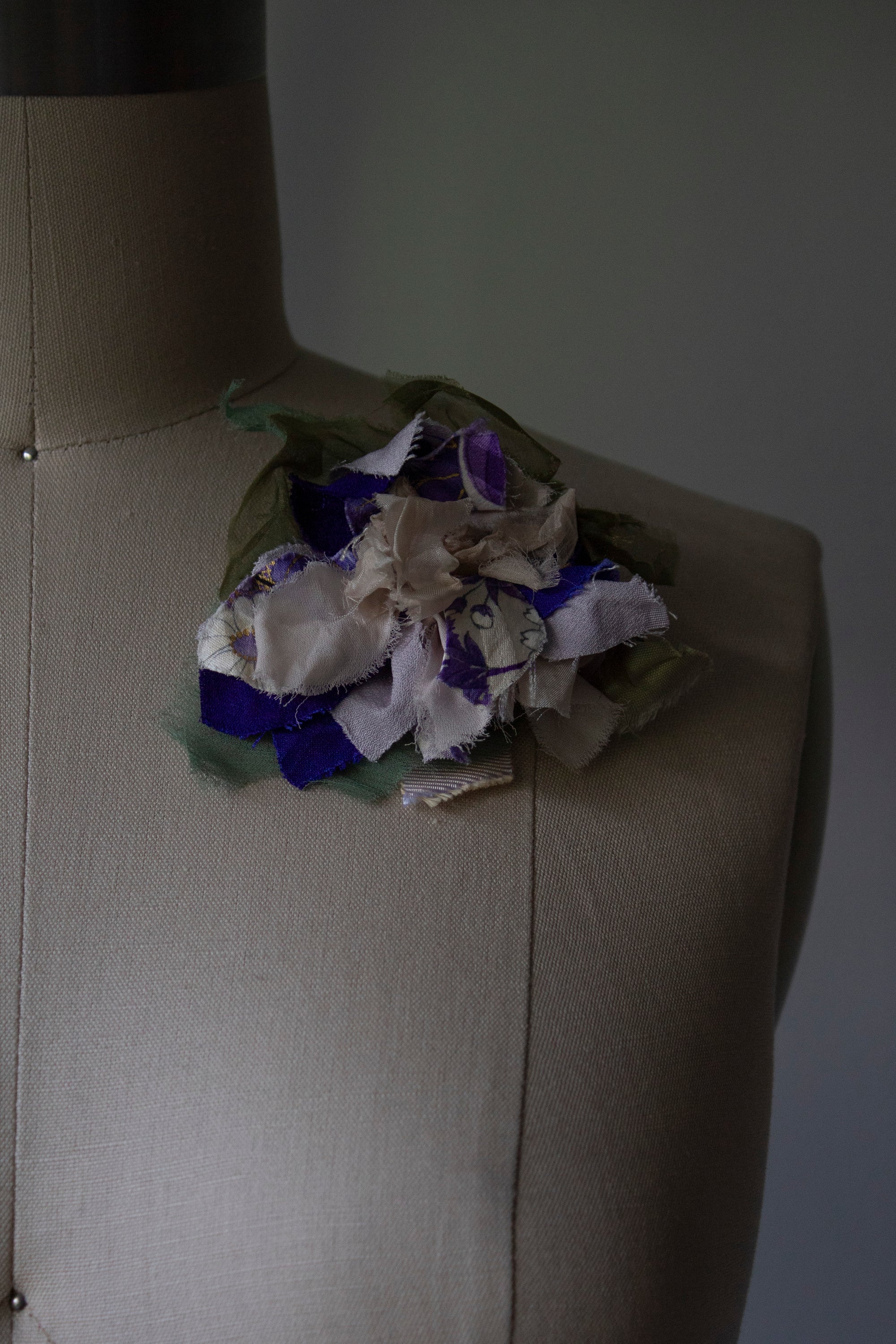 N° 51 crushed bloom brooch - sakura lavender - S