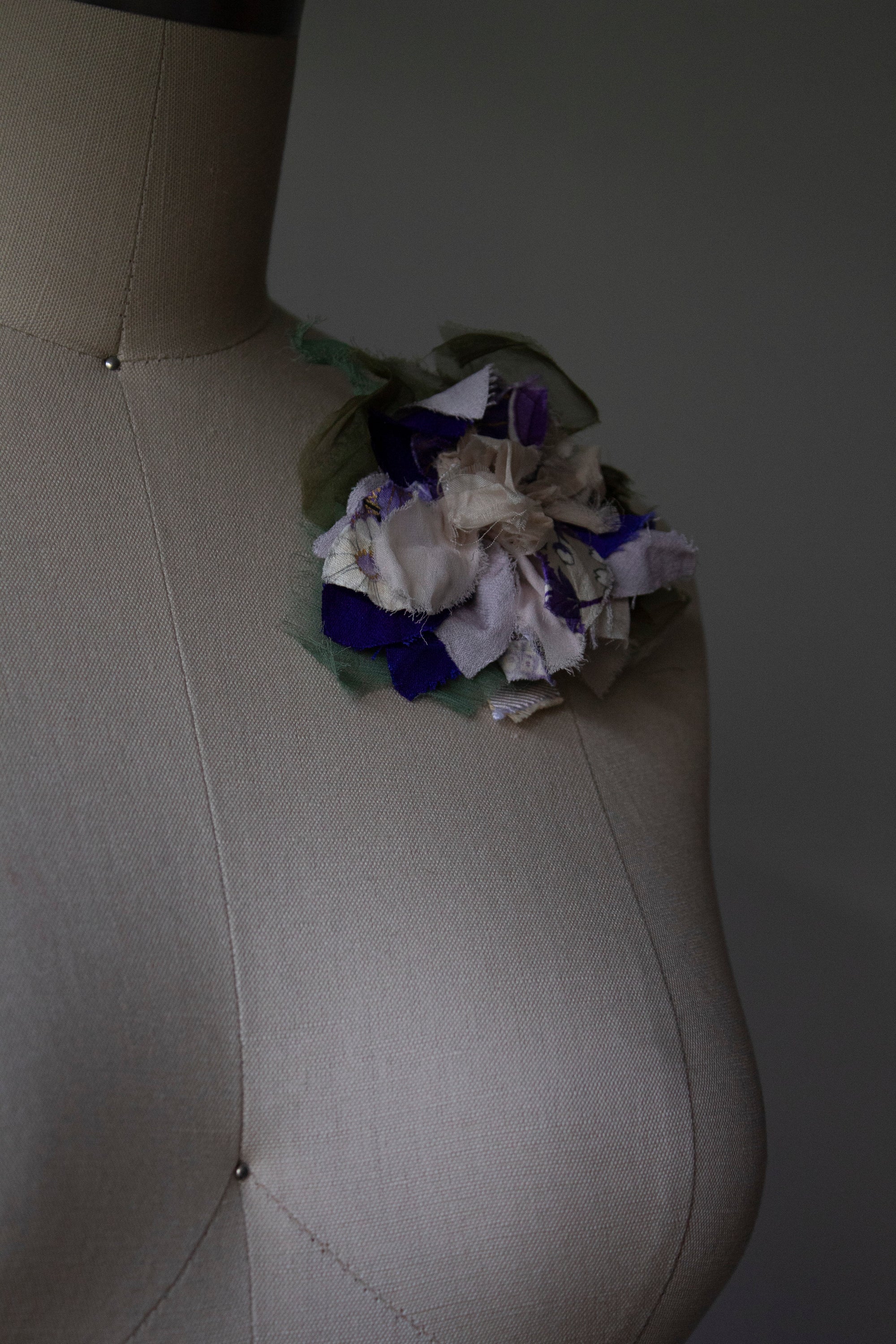 N° 51 crushed bloom brooch - sakura lavender - S