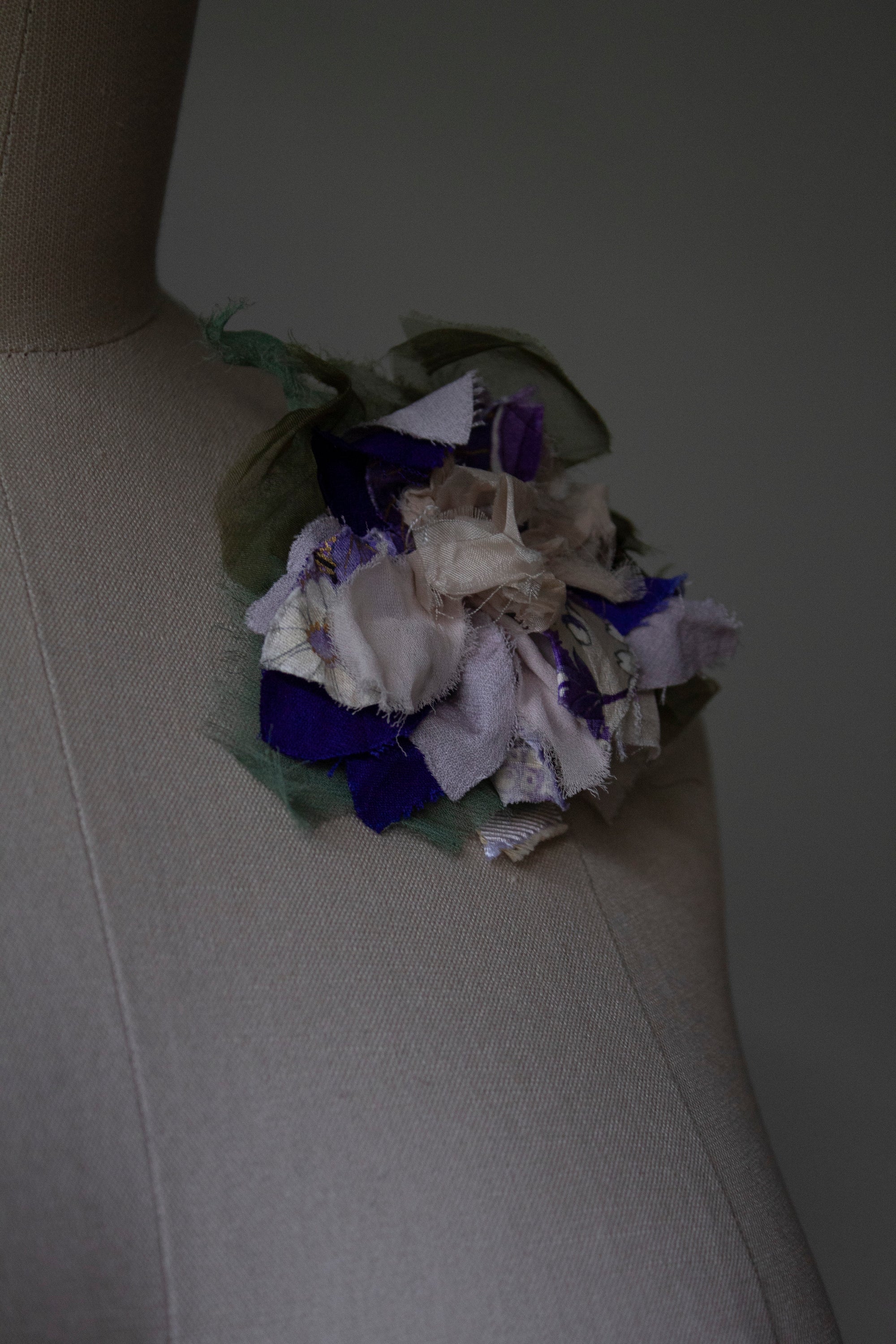 N° 51 crushed bloom brooch - sakura lavender - S