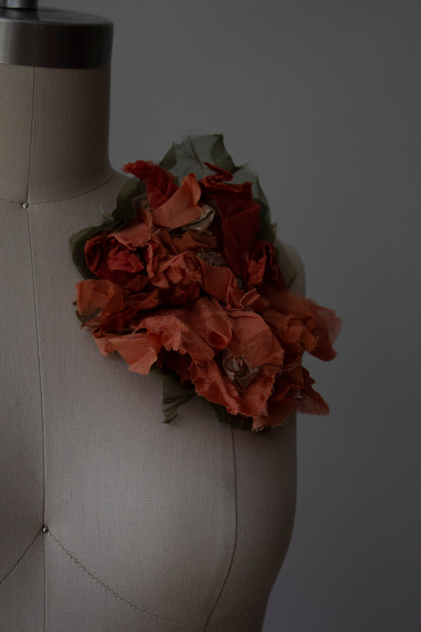 N° 51 crushed bloom brooch - shudei terracotta - L