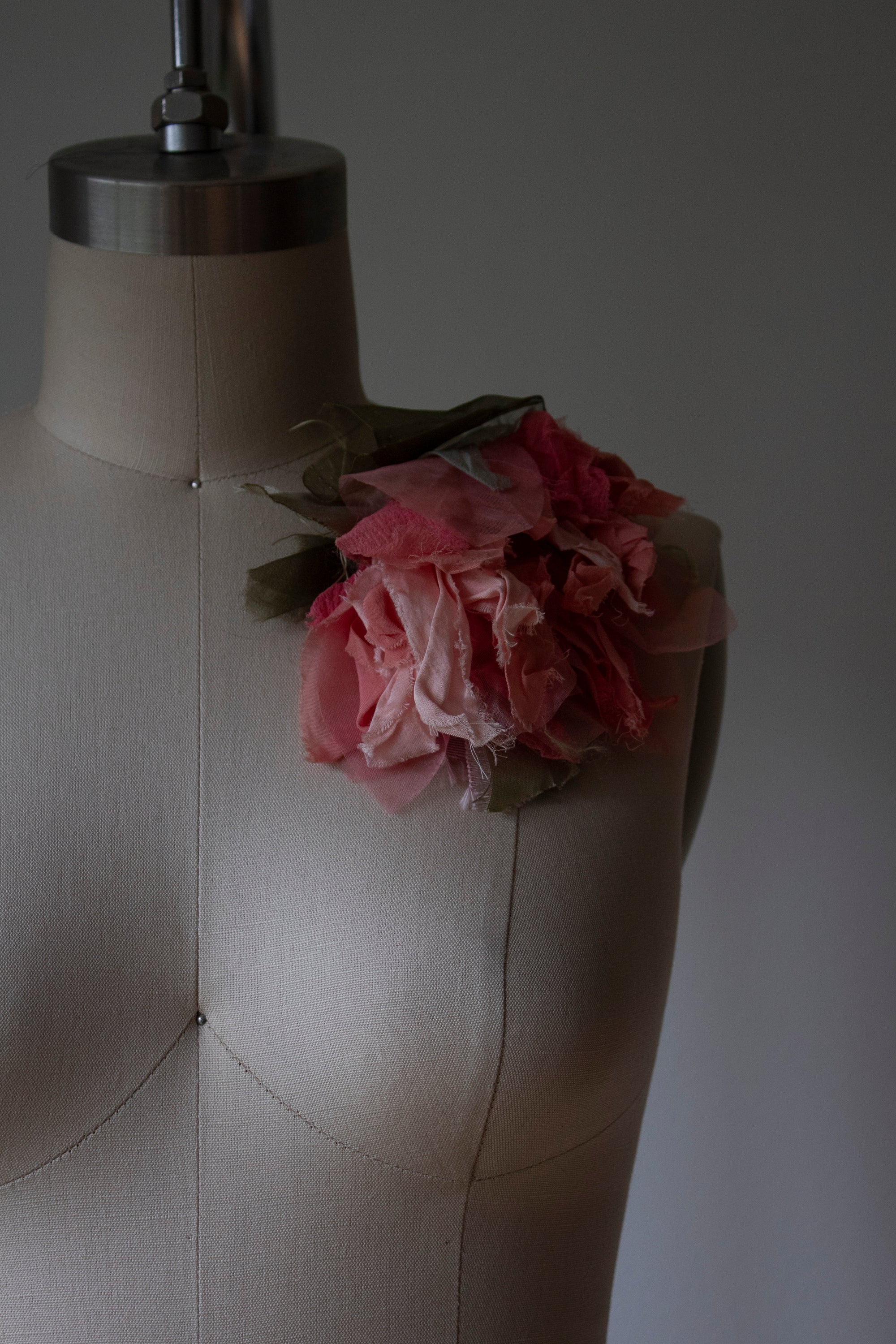 N° 51 crushed bloom brooch - akizakura pink - L