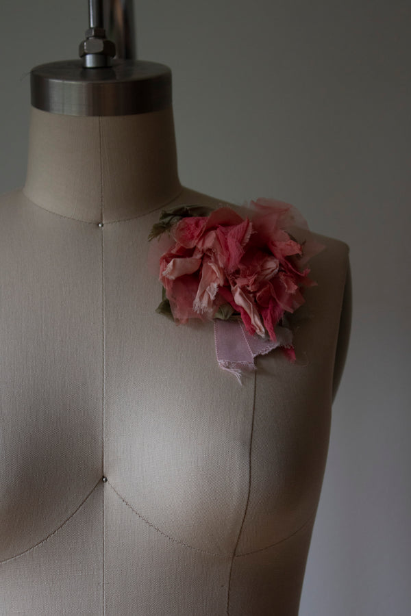 N° 51 crushed bloom brooch - akizakura pink - M
