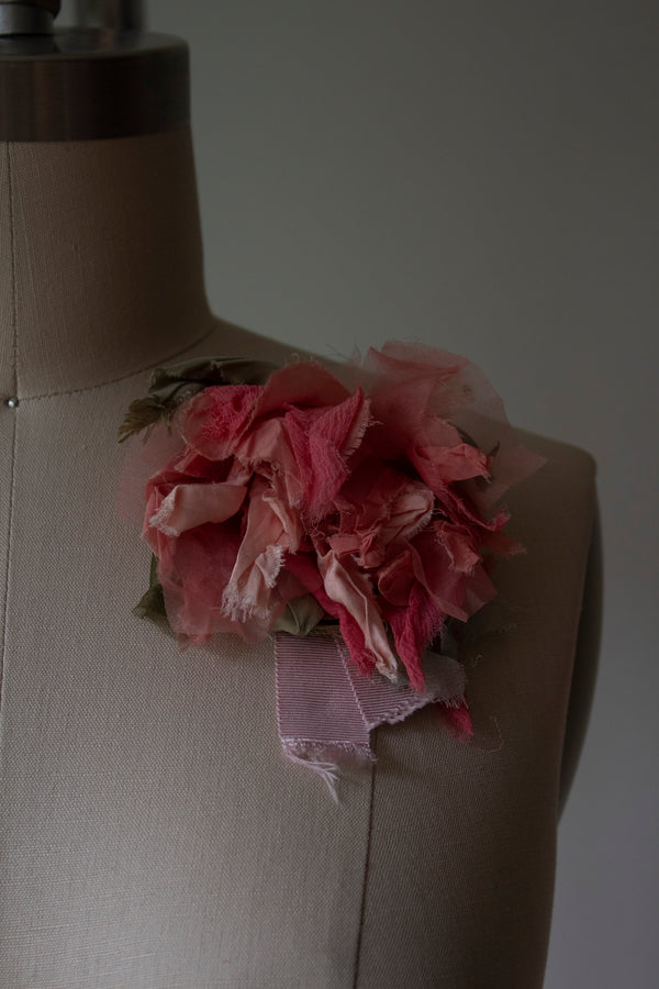 N° 51 crushed bloom brooch - akizakura pink - M