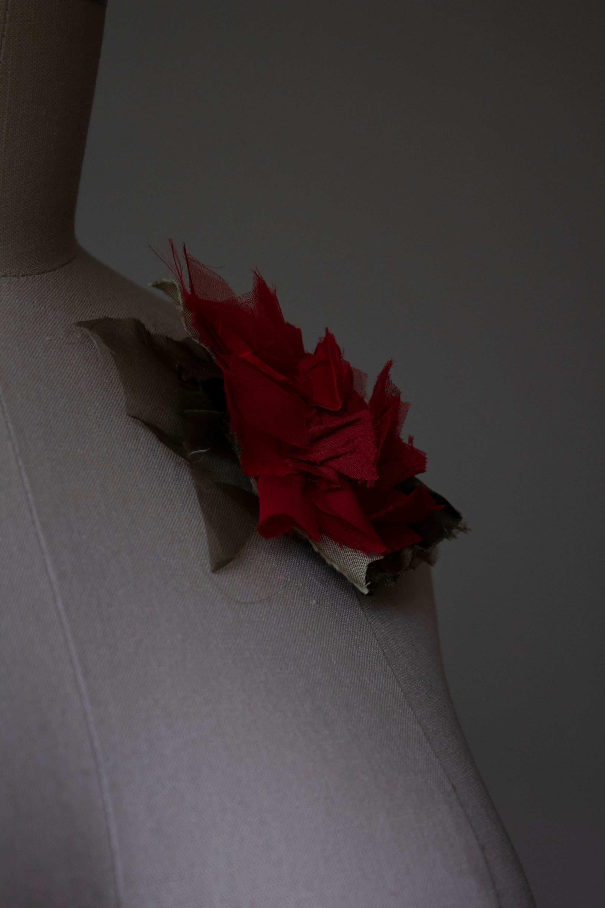 N° 51 crushed bloom brooch - ume red - S