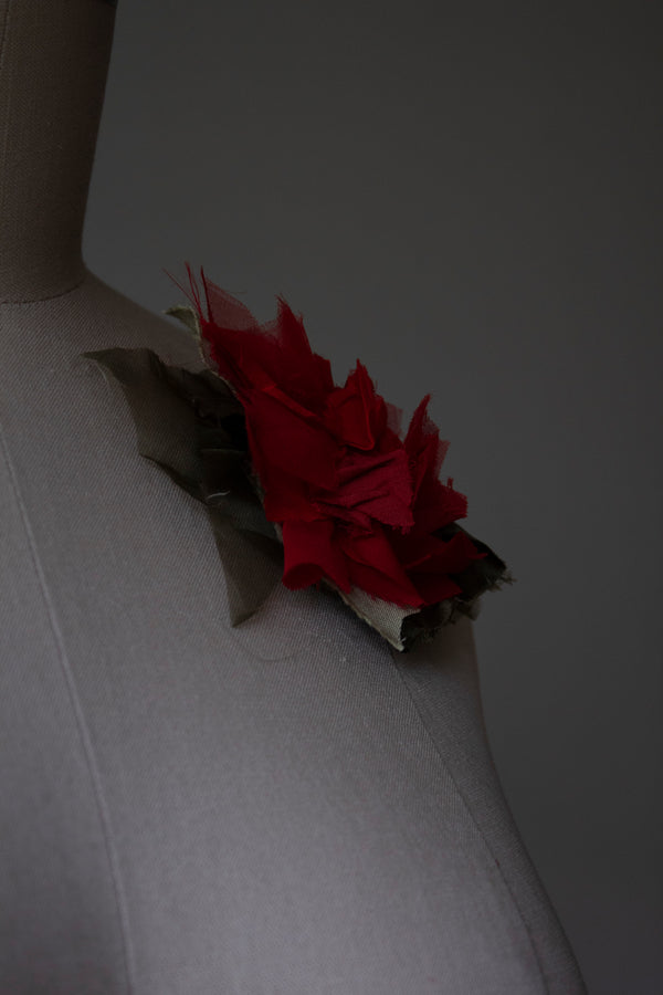 N° 51 crushed bloom brooch - ume red - S