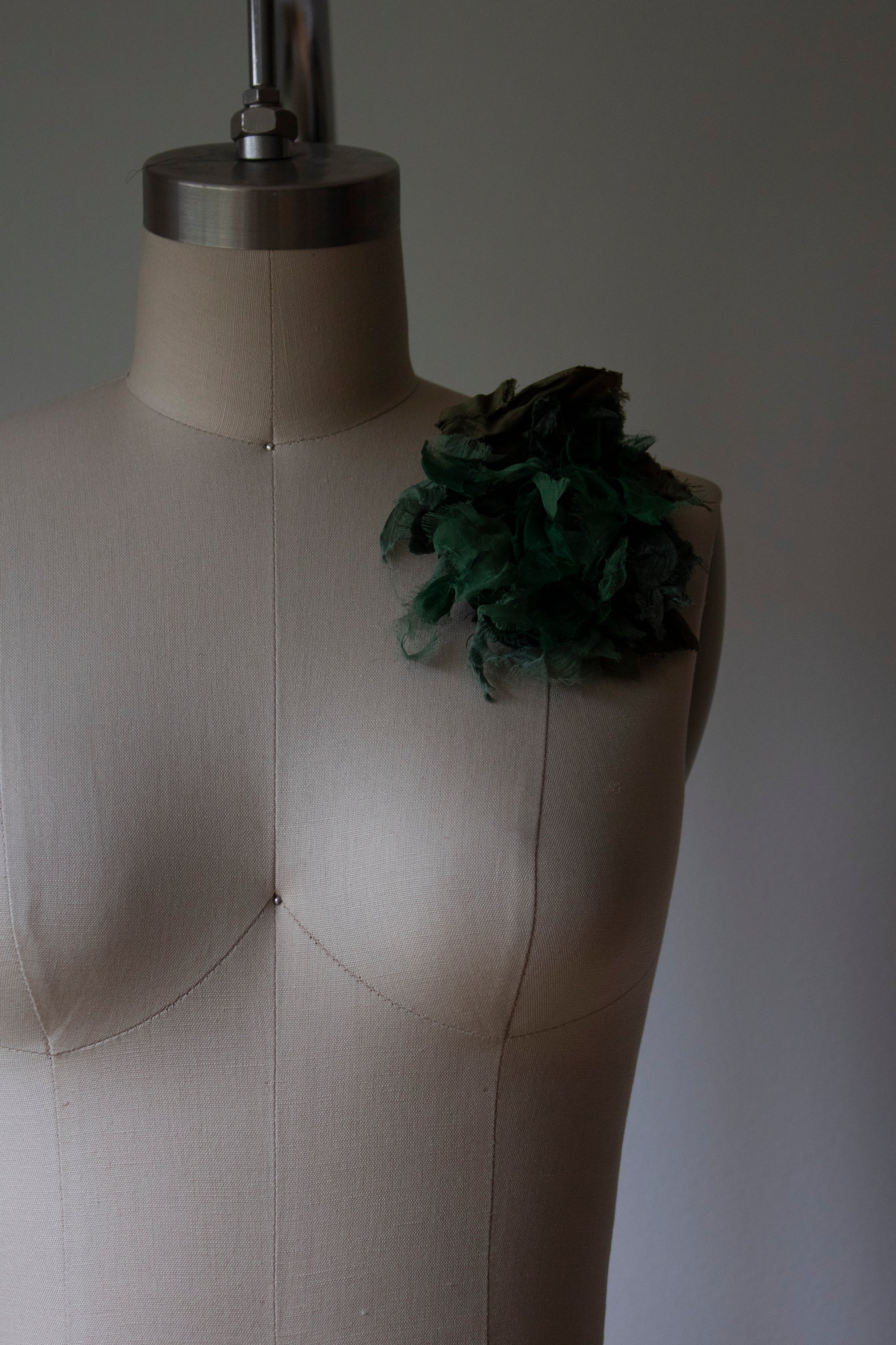 N° 51 crushed bloom brooch - matcha green - M