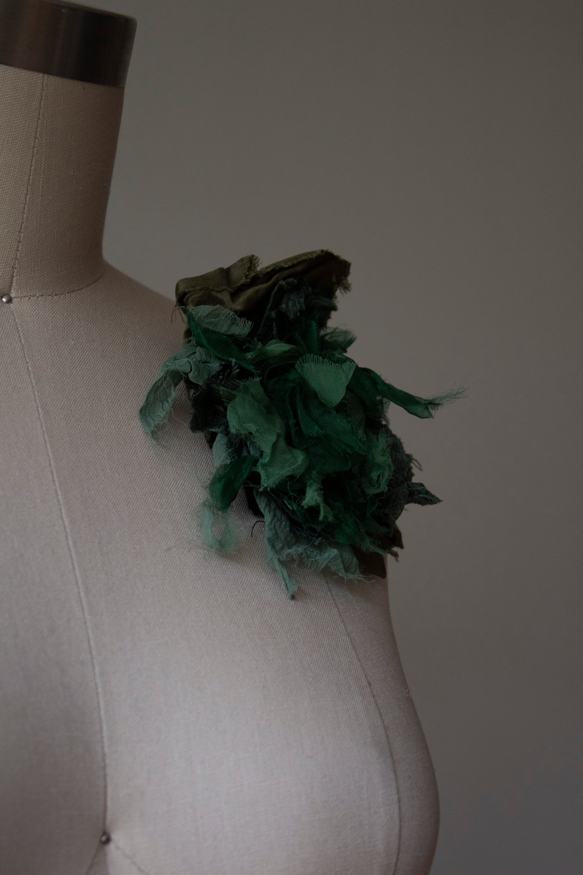 N° 51 crushed bloom brooch - matcha green - M