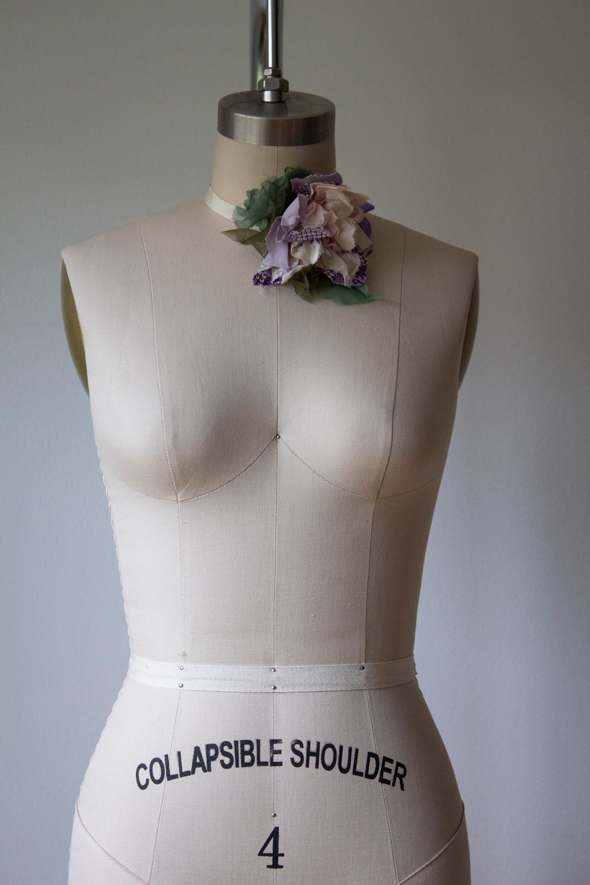 N° 44 crushed bloom choker - sakura lavender - M