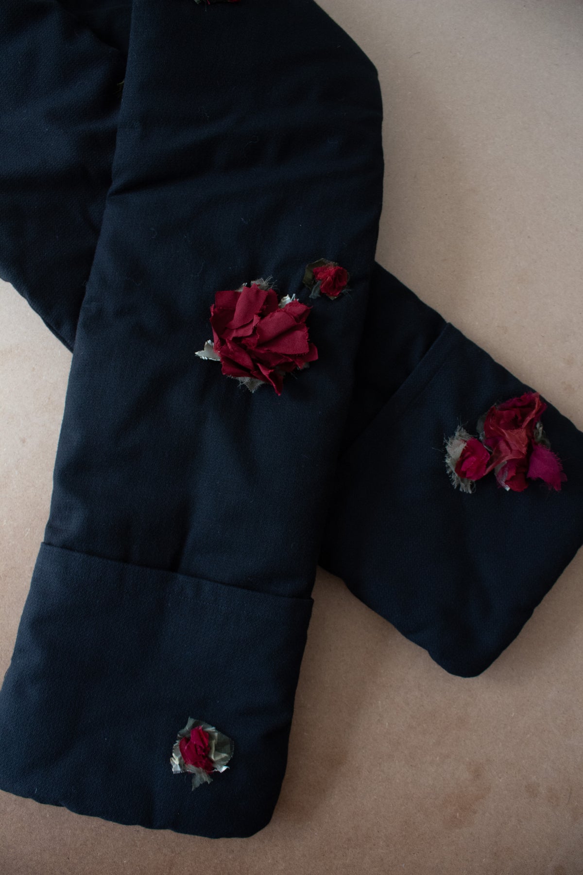 N° 123 crushed blooms scarf - sumi black/ume red