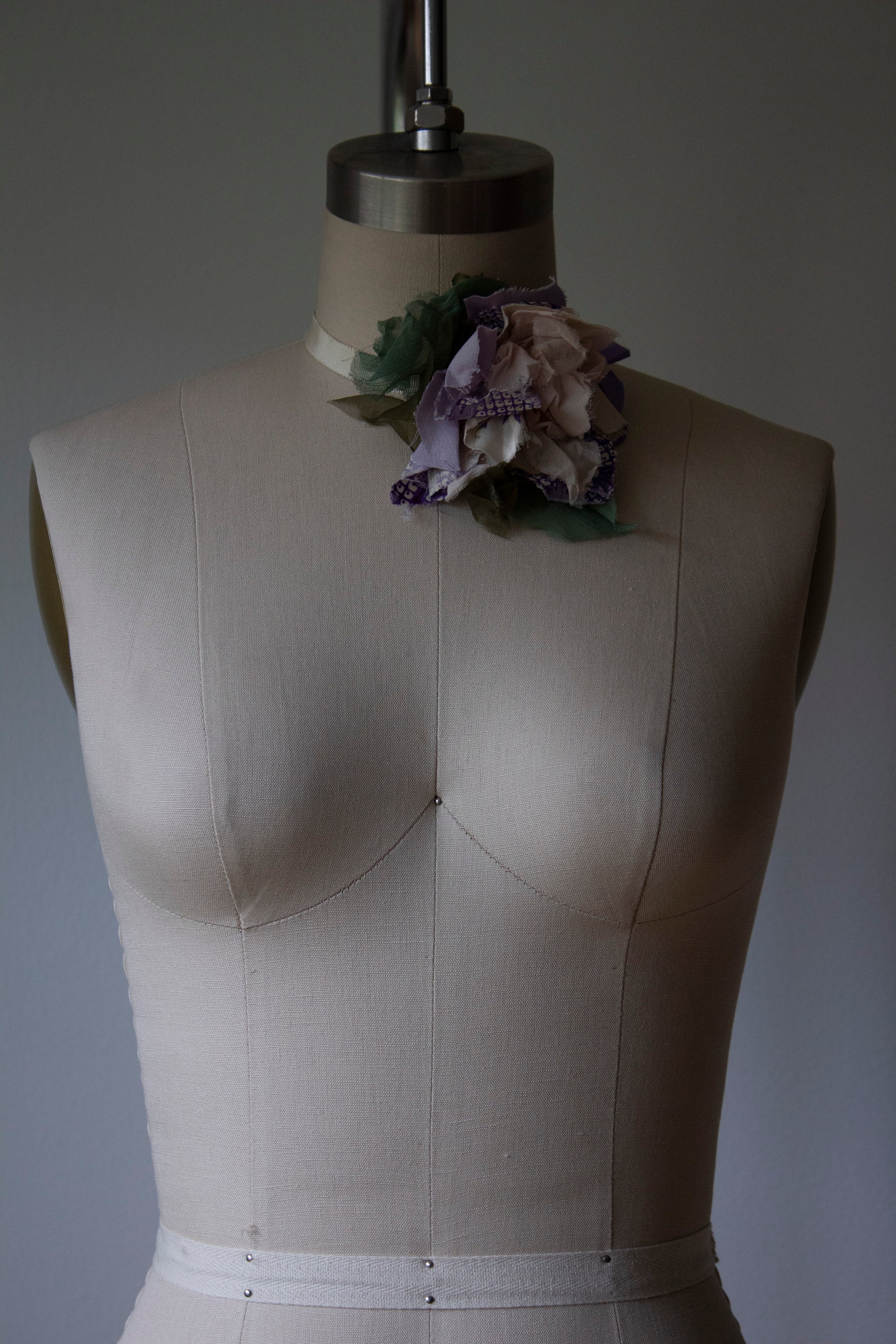 N° 44 crushed bloom choker - sakura lavender - M