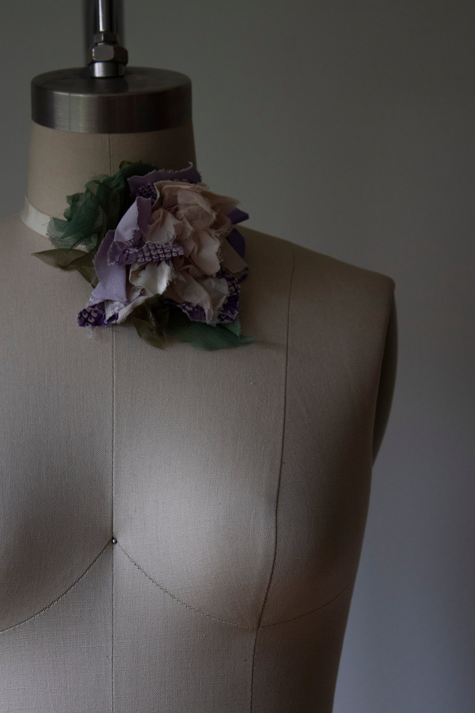N° 44 crushed bloom choker - sakura lavender - M