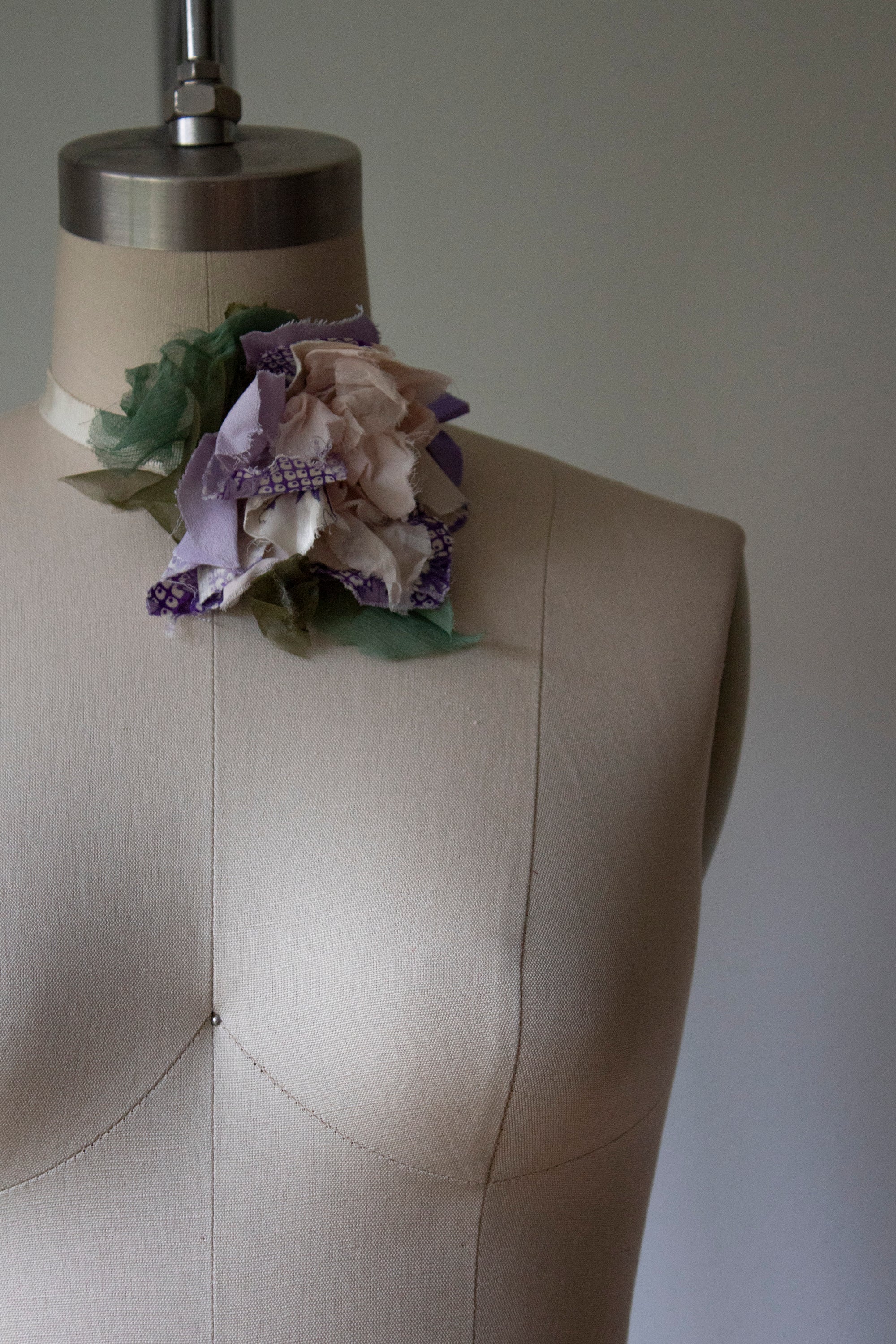 N° 44 crushed bloom choker - sakura lavender - M