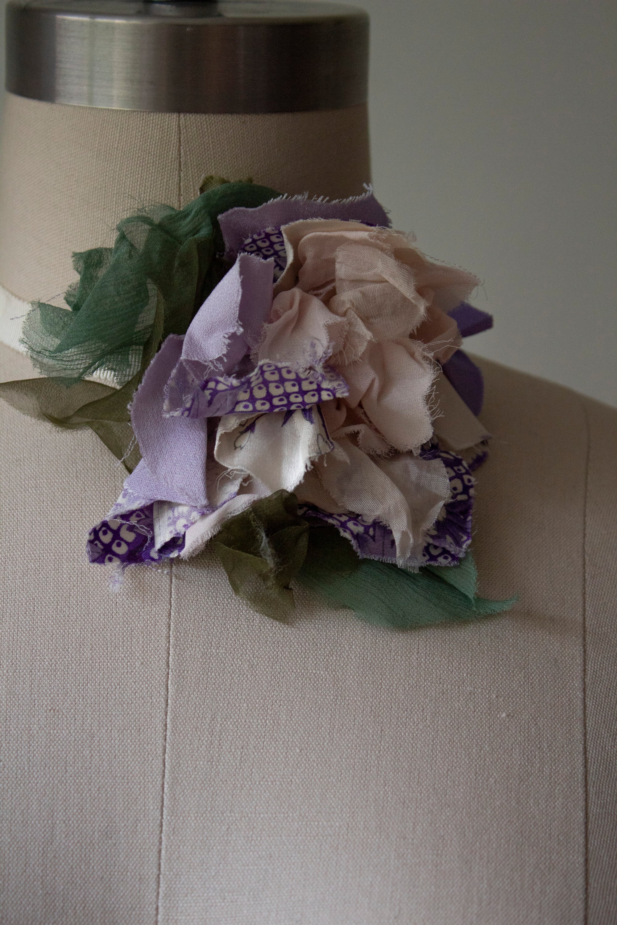 N° 44 crushed bloom choker - sakura lavender - M