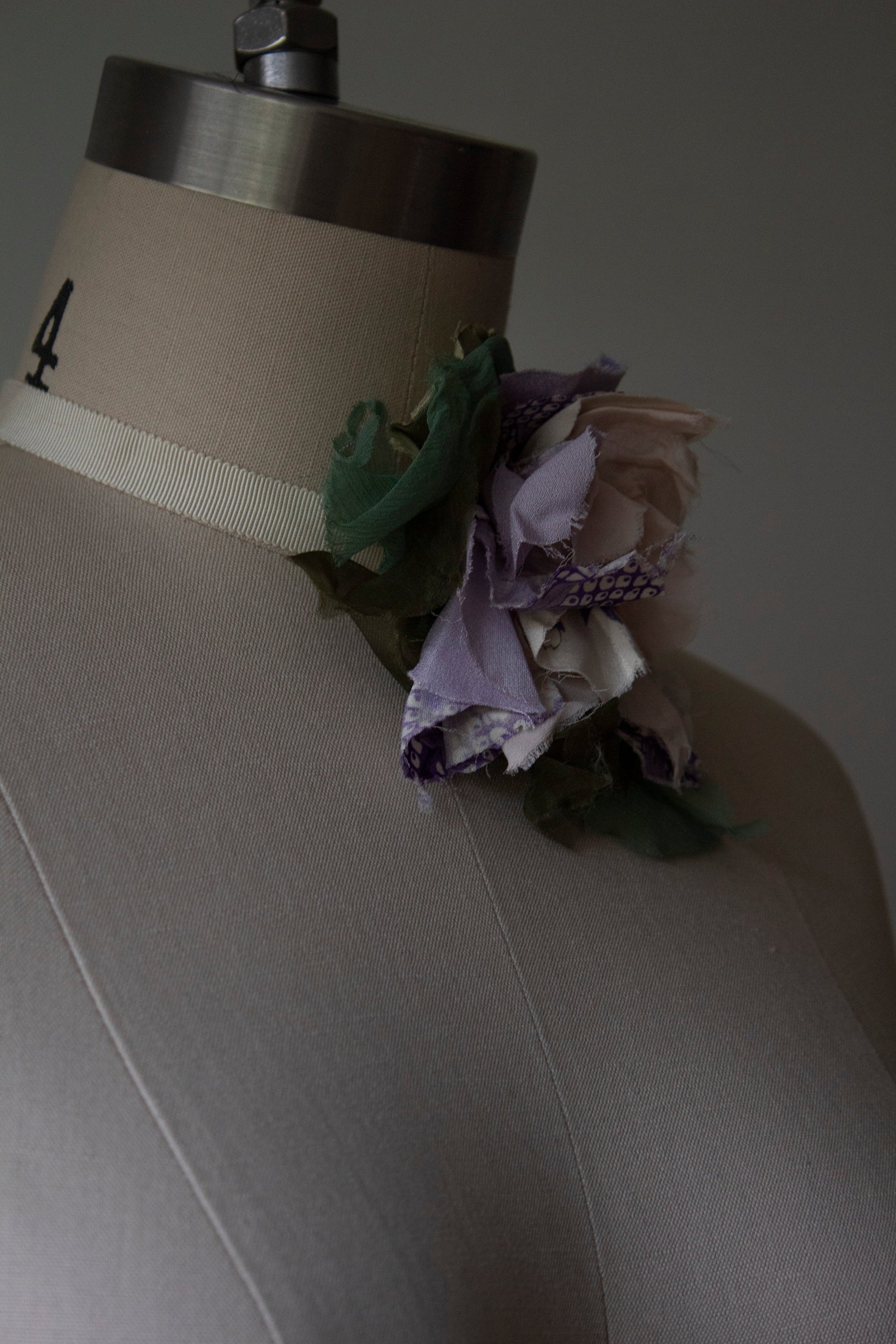 N° 44 crushed bloom choker - sakura lavender - M
