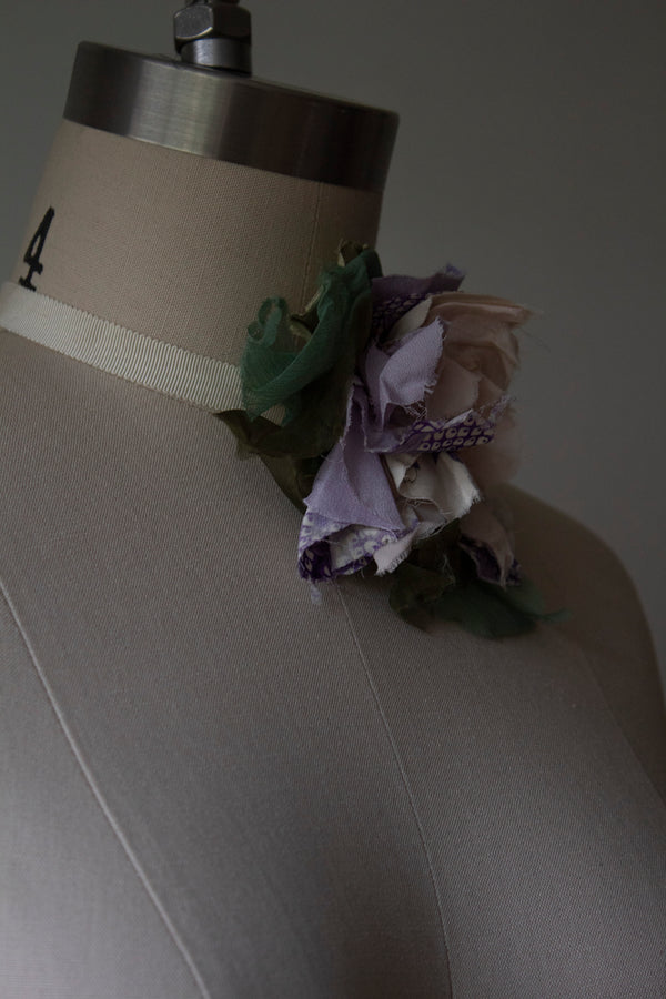 N° 44 crushed bloom choker - sakura lavender - M