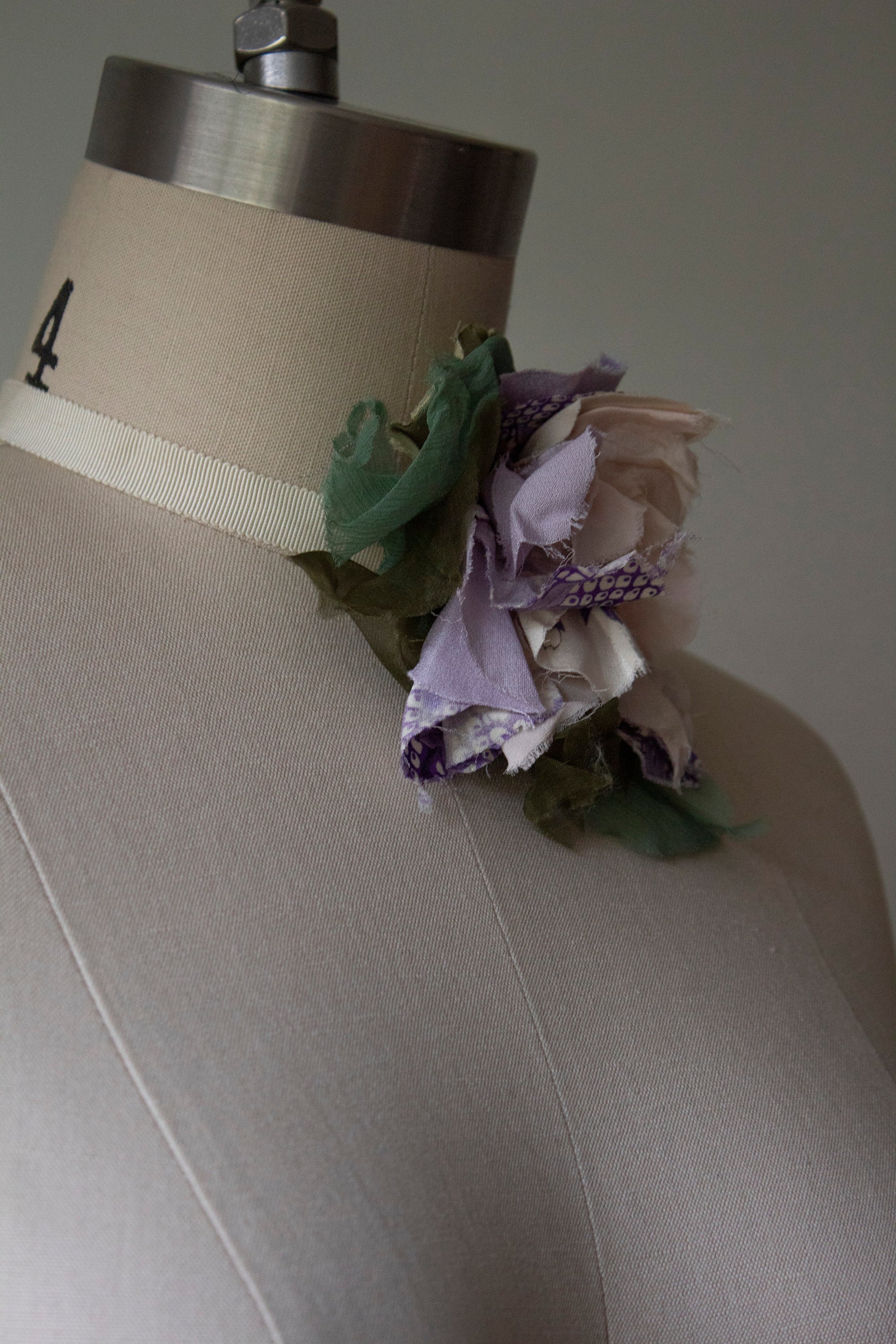 N° 44 crushed bloom choker - sakura lavender - M