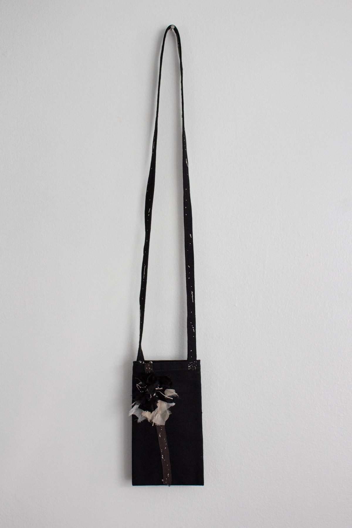 N° 113 constellation crossbody phone pouch - black/white