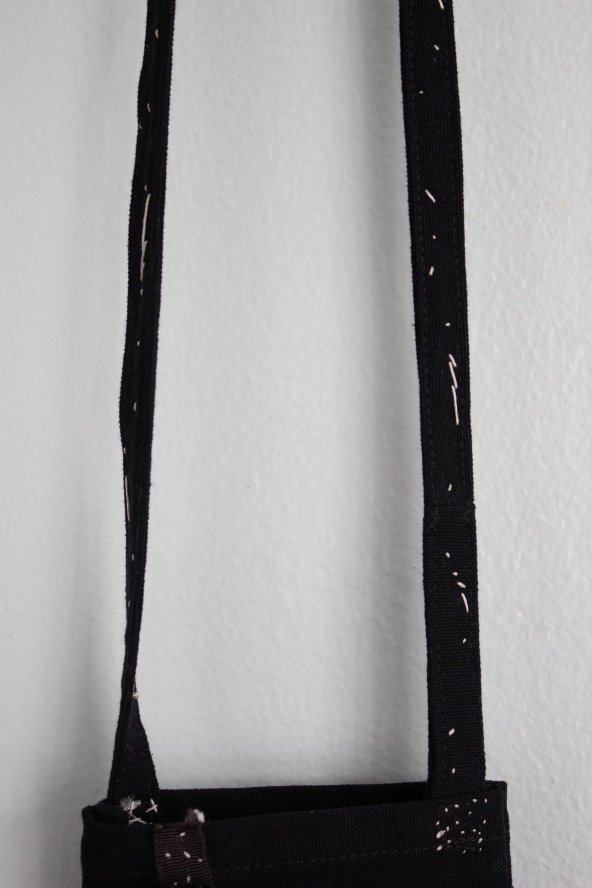 N° 113 constellation crossbody phone pouch - black/white