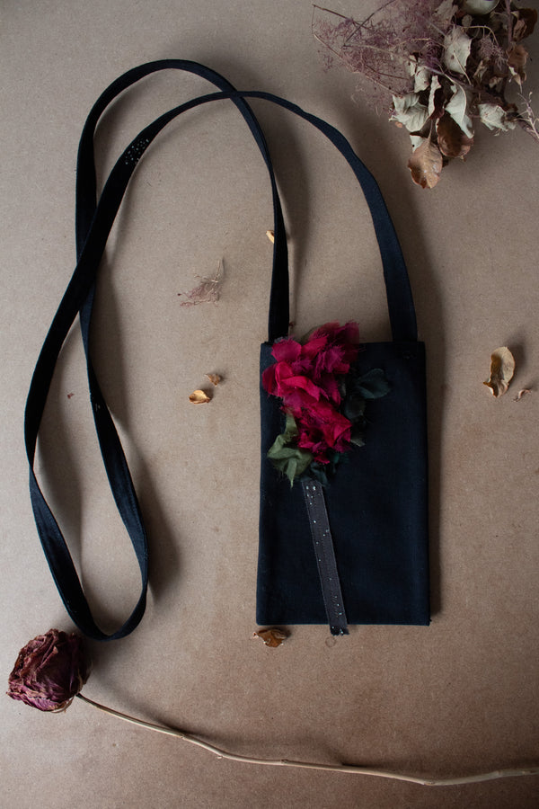 N° 113 crushed bloom crossbody phone pouch - ume red