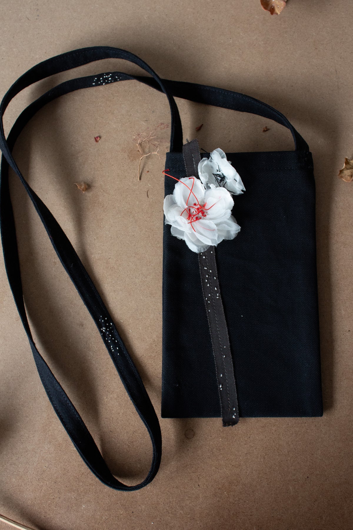N° 113 sakura crossbody phone pouch