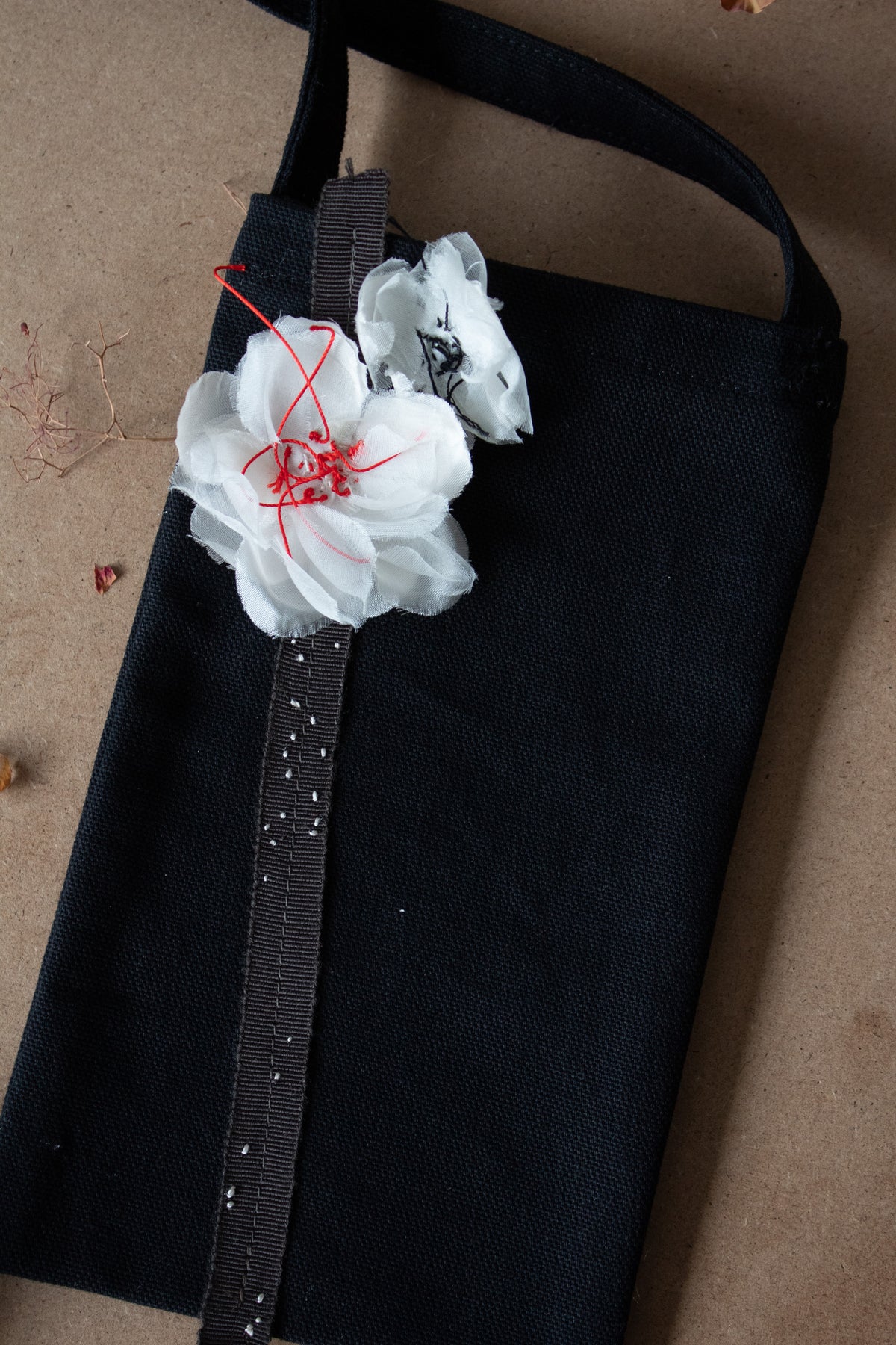 N° 113 sakura crossbody phone pouch