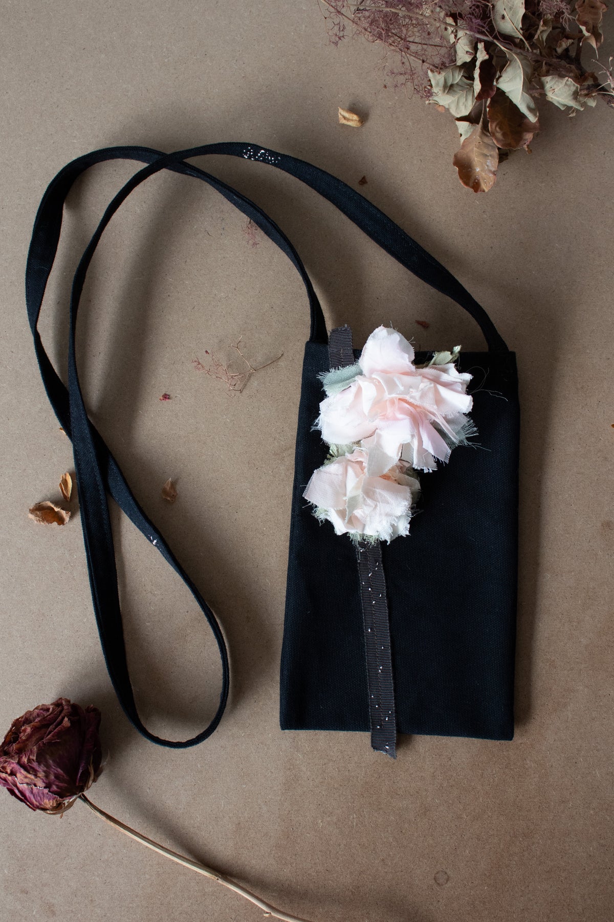 N° 113 crushed bloom crossbody phone pouch - ame pink