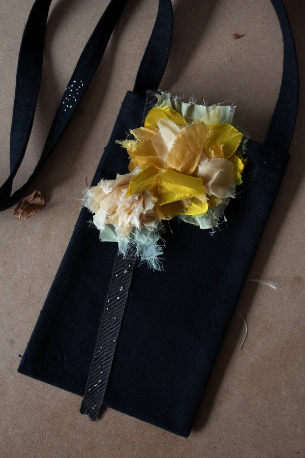 N° 113 crushed bloom crossbody phone pouch - taiyo yellow