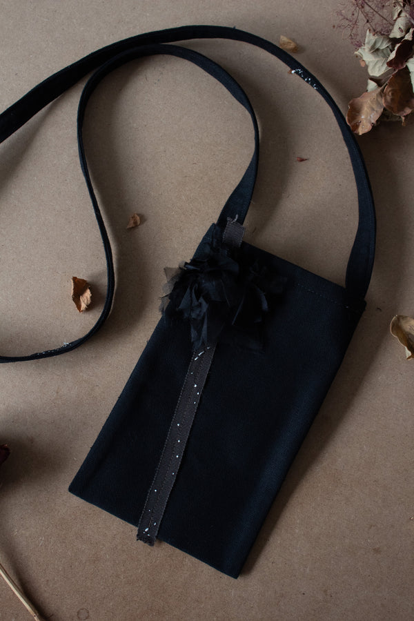 N° 113 crushed bloom crossbody phone pouch - sumi black