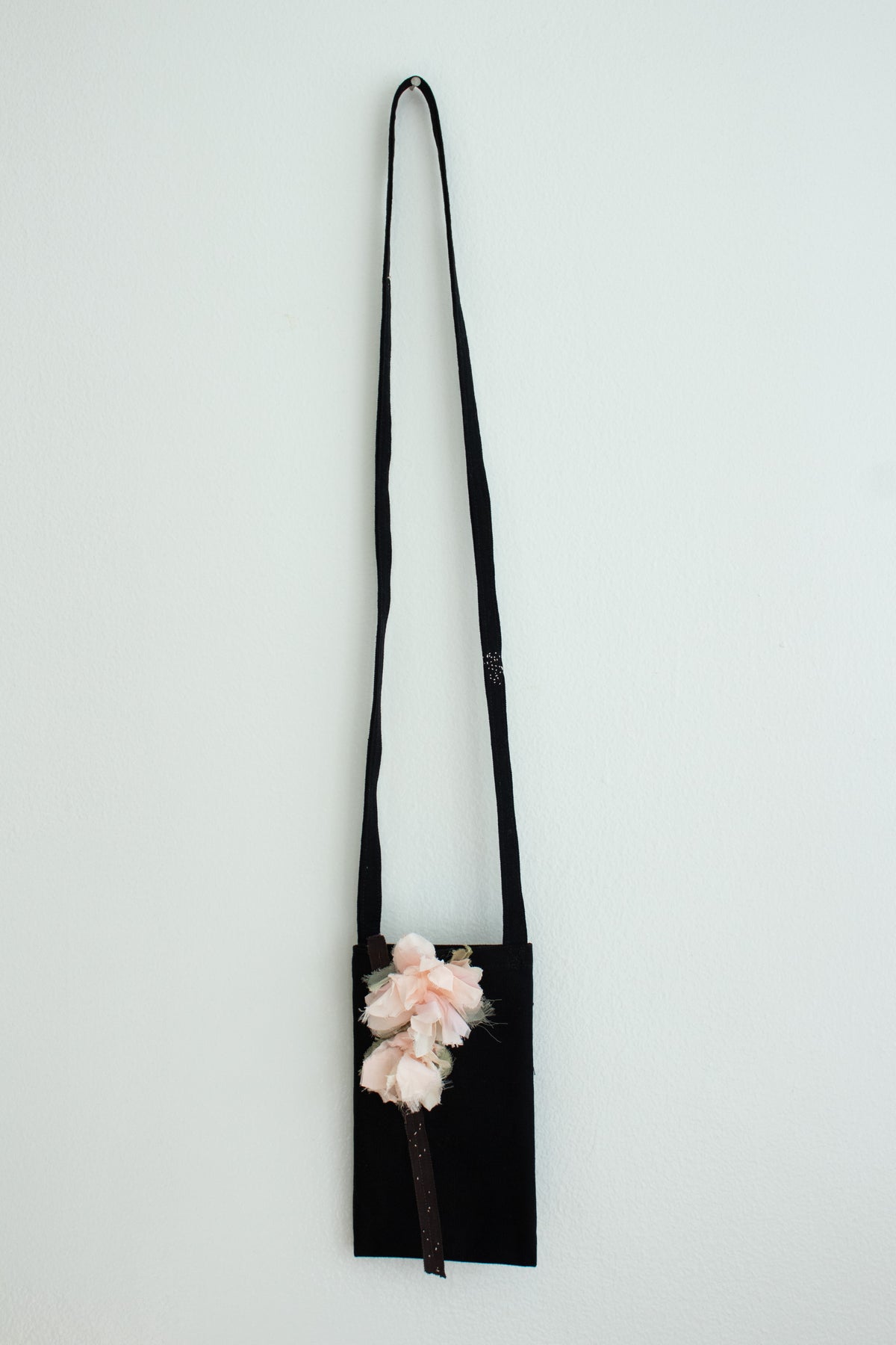 N° 113 crushed bloom crossbody phone pouch - ame pink