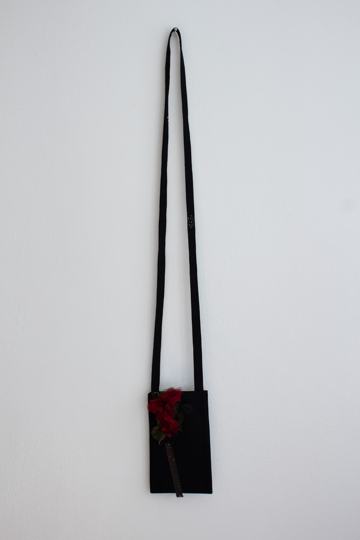 N° 113 crushed bloom crossbody phone pouch - ume red