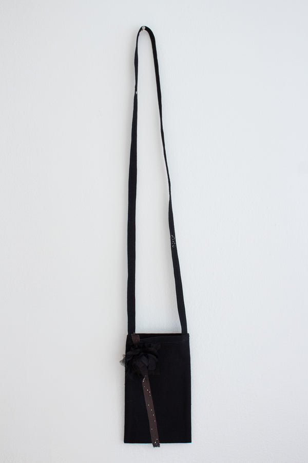 N° 113 crushed bloom crossbody phone pouch - sumi black