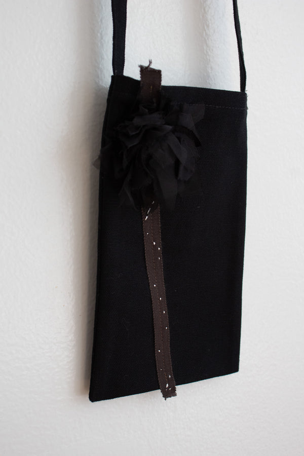 N° 113 crushed bloom crossbody phone pouch - sumi black