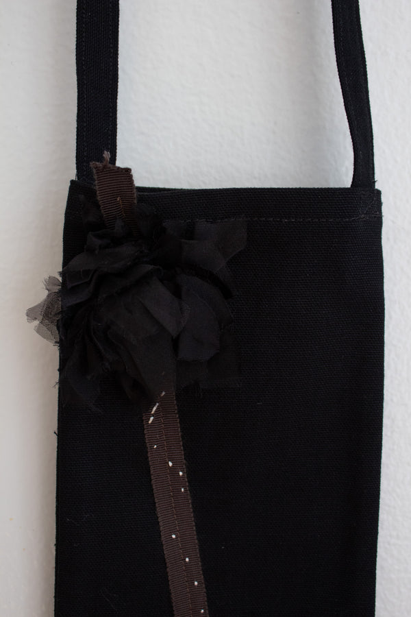 N° 113 crushed bloom crossbody phone pouch - sumi black