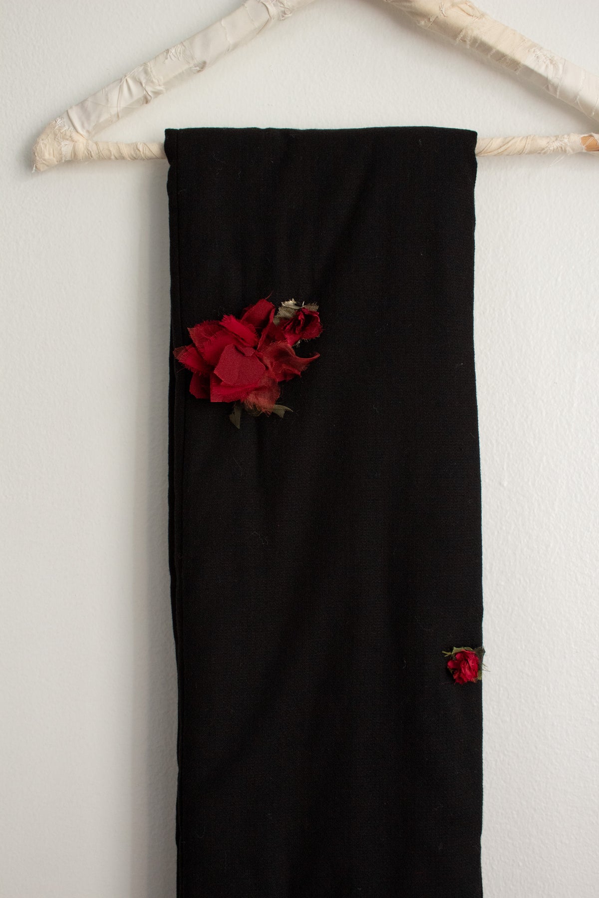 N° 123 crushed blooms scarf - sumi black/ume red