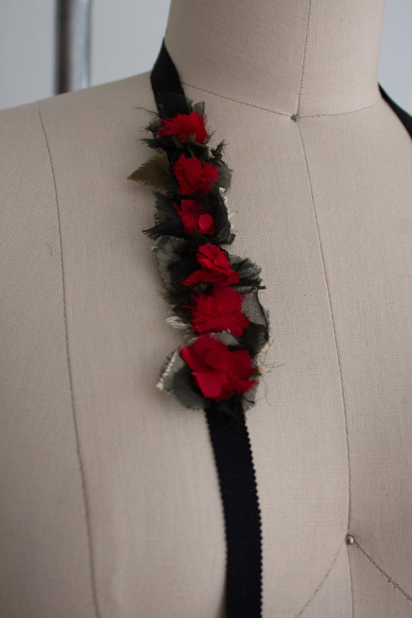 N° 124 crushed bloom cluster accessory - ume red