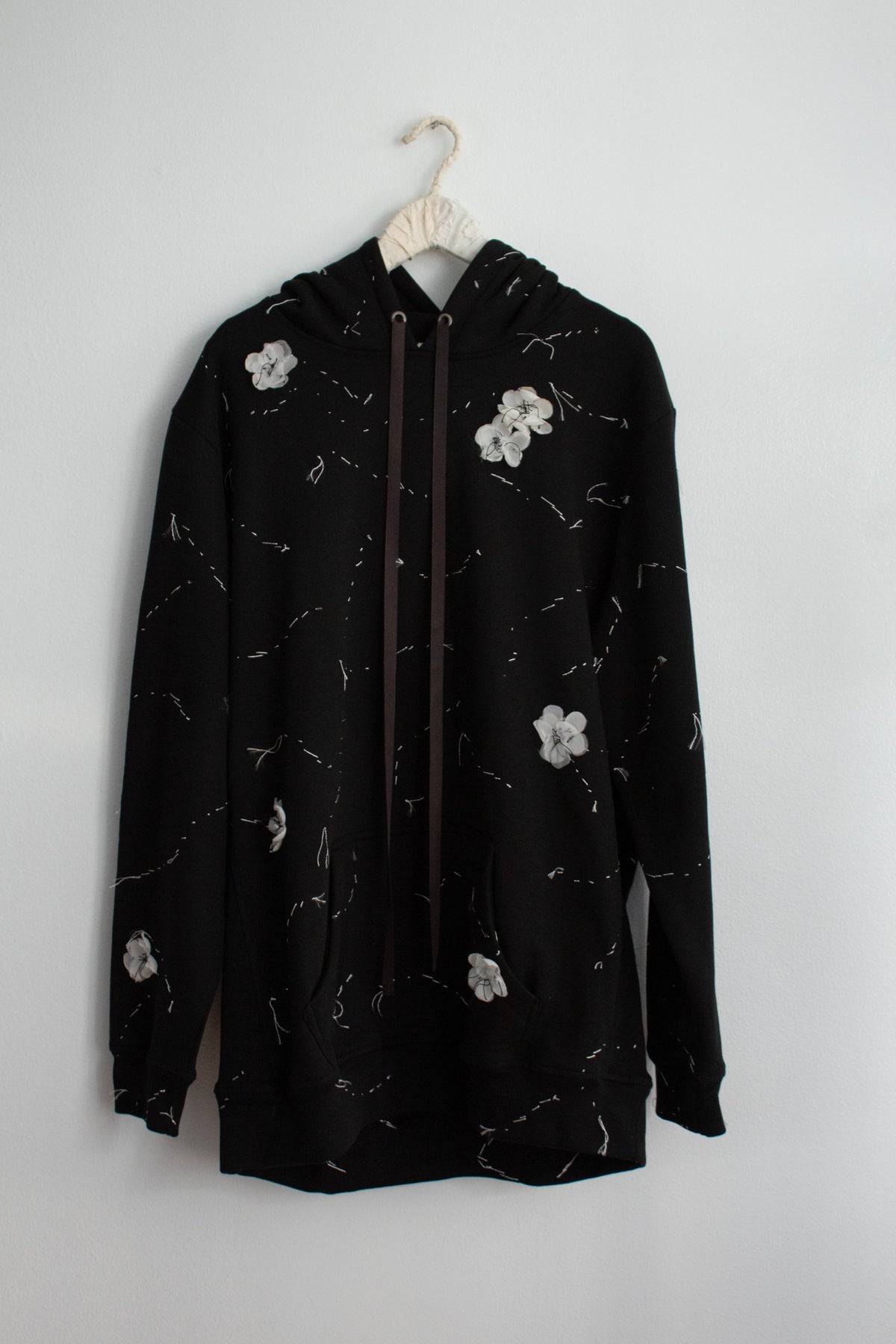 N° 306 sakura constellation hoodie - sumi black/yuki white - XXL