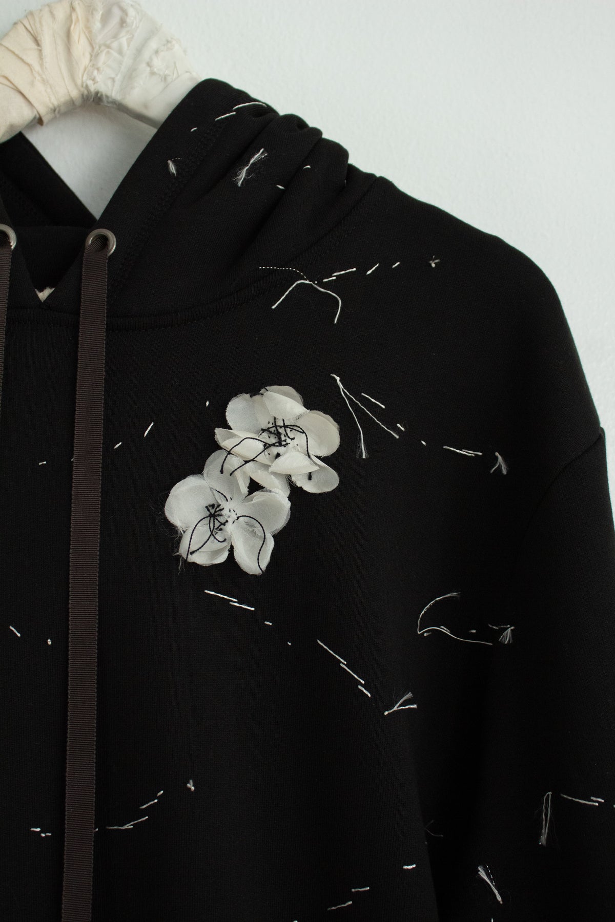 N° 306 sakura constellation hoodie - sumi black/yuki white - XXL