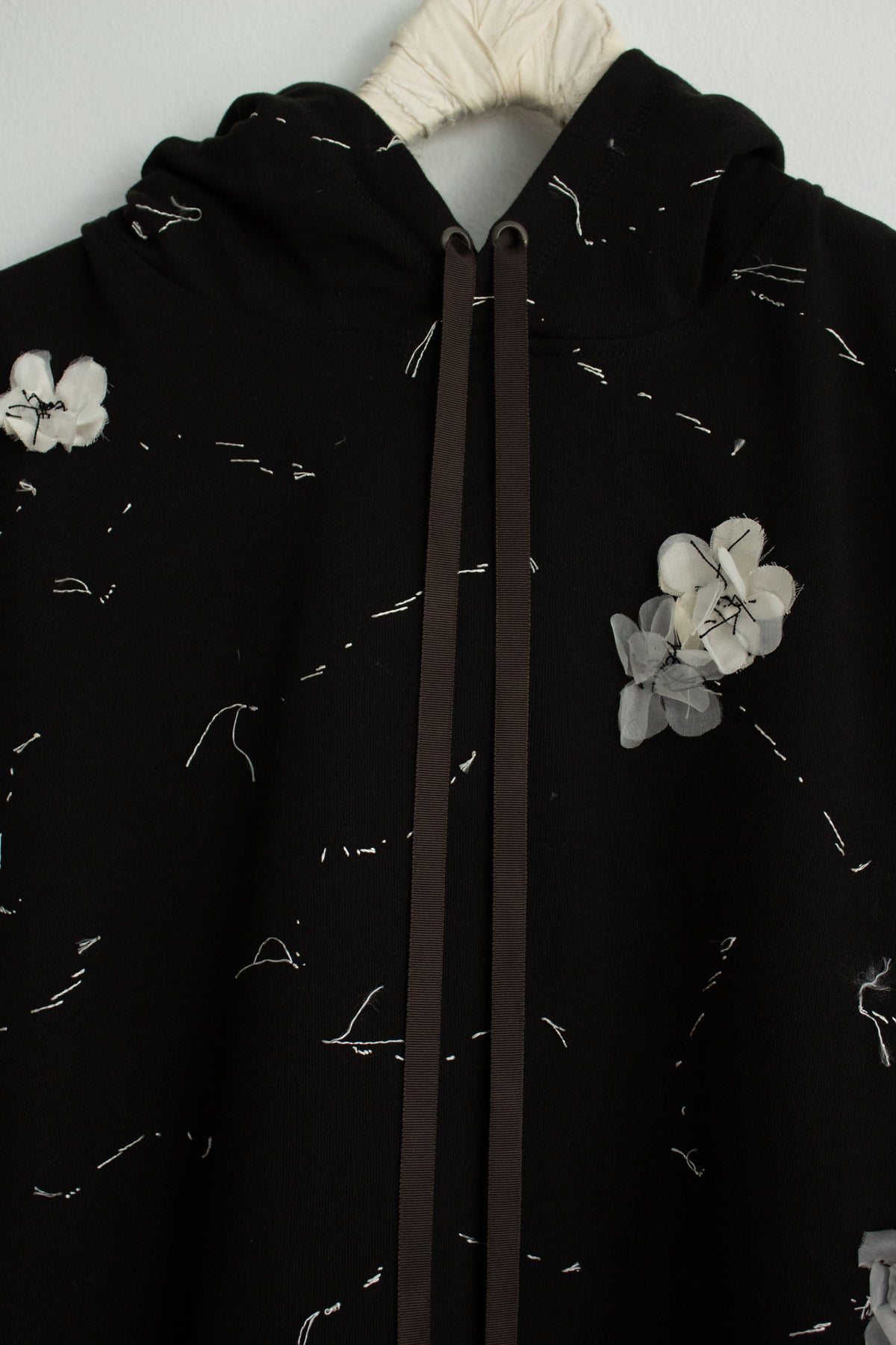 N° 306 sakura constellation hoodie - sumi black/yuki white - XL