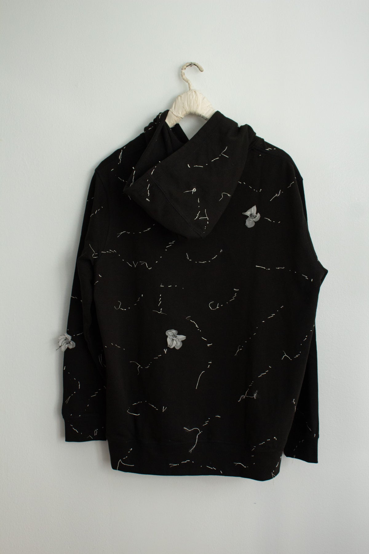 N° 306 sakura constellation hoodie - sumi black/yuki white - XL