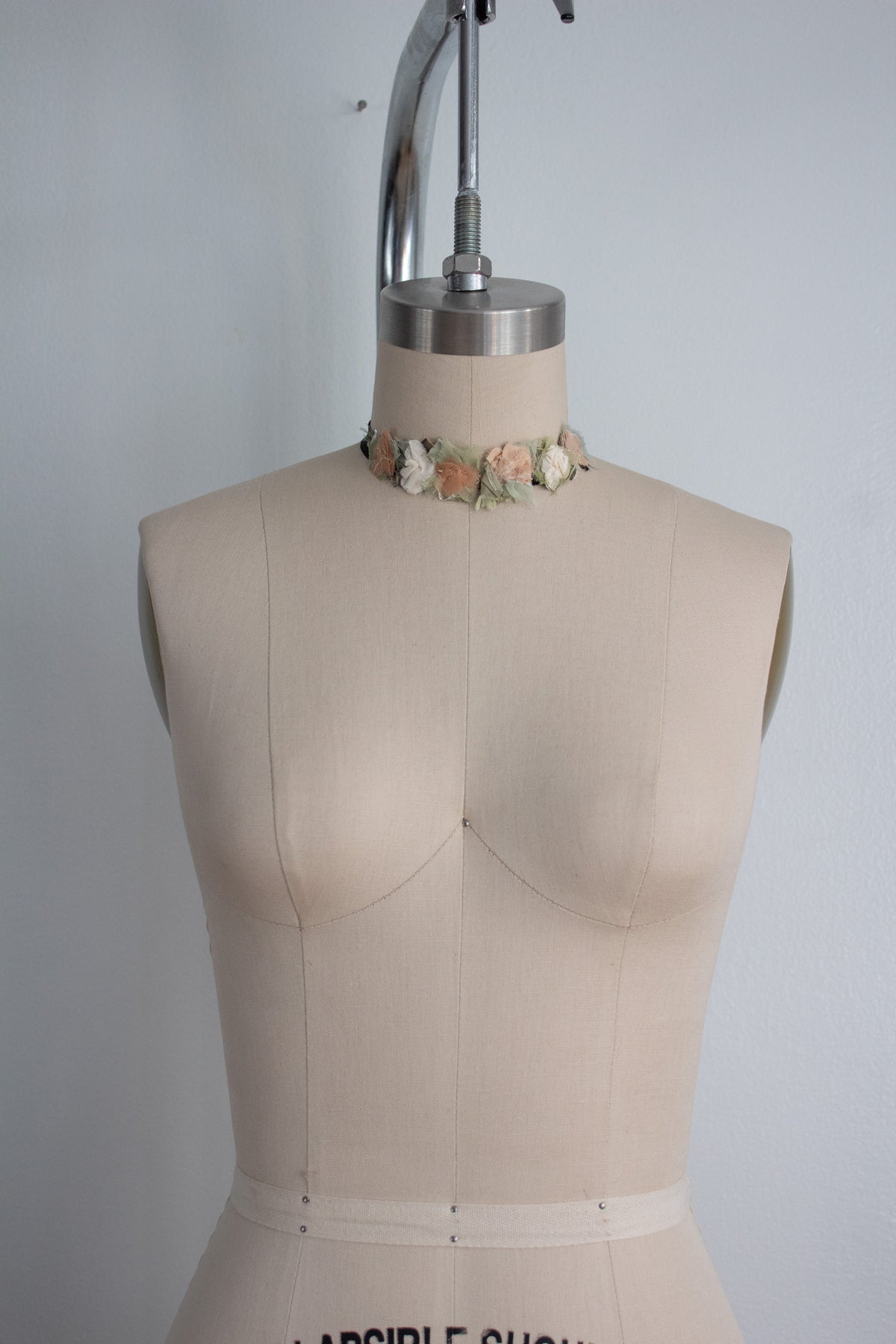 N° 124 crushed bloom cluster accessory - momo peach