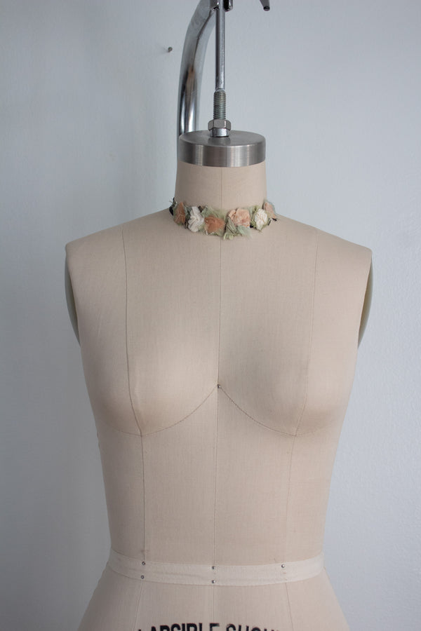 N° 124 crushed bloom cluster accessory - momo peach