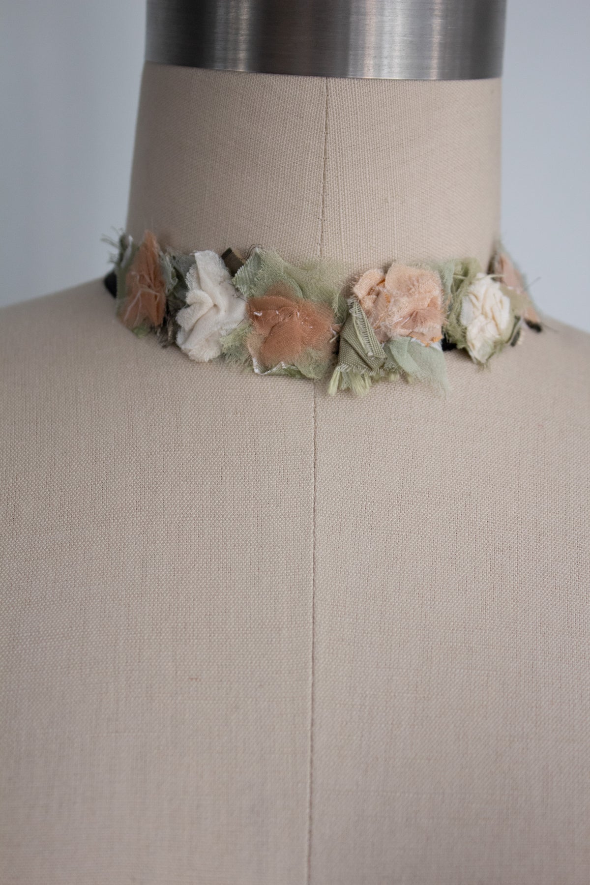 N° 124 crushed bloom cluster accessory - momo peach